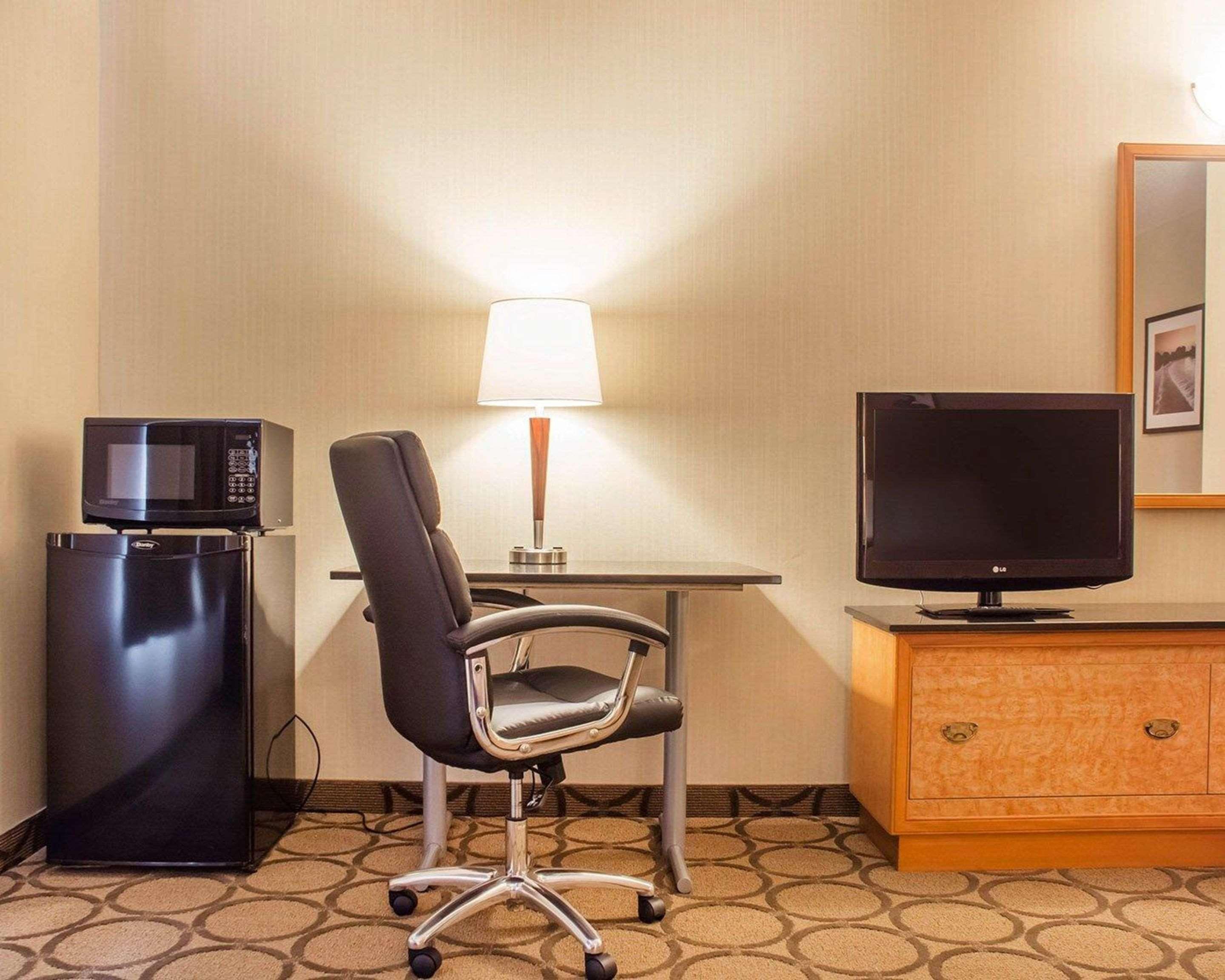 Comfort Inn Brantford Bagian luar foto